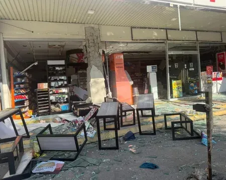 Philippines earthquake: 7.8-magnitude quake kills 5, tsunami waves hit 1.4m