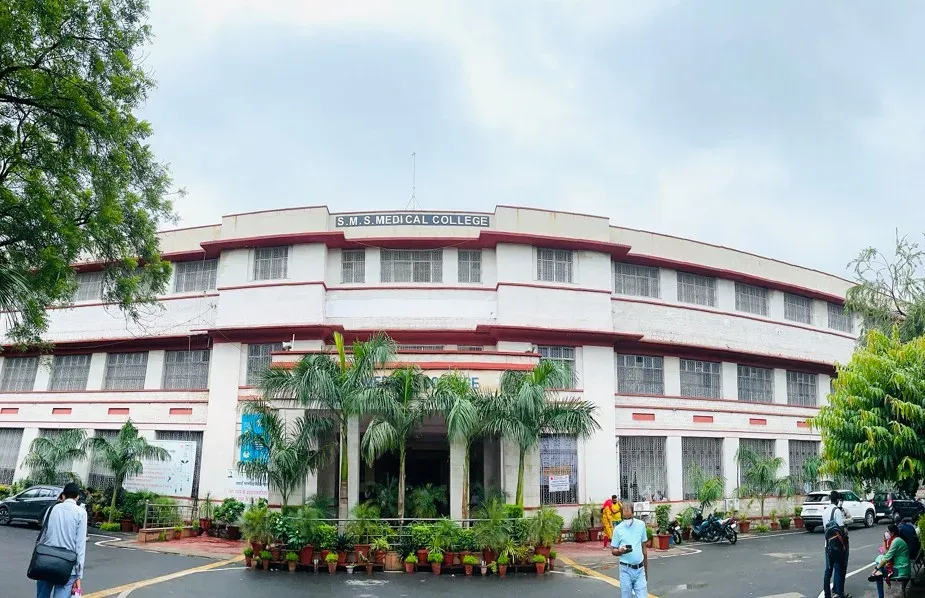 Cataract surgery infections in Kuchaman: 5 patients shifted to Jaipur SMS Hospital