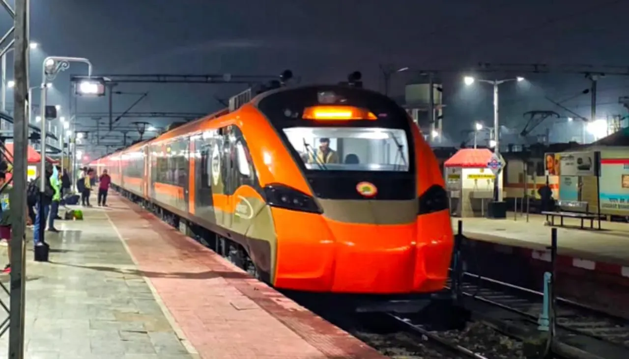 How has the Vande Bharat Sleeper Express achieved an occupancy rate of 128% in just six days?
