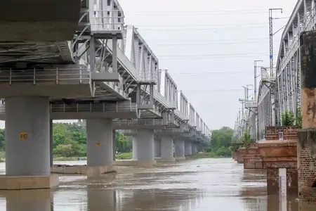Is Delhi Prepared for Flooding After Water Release from Hathni Kund in Haryana?