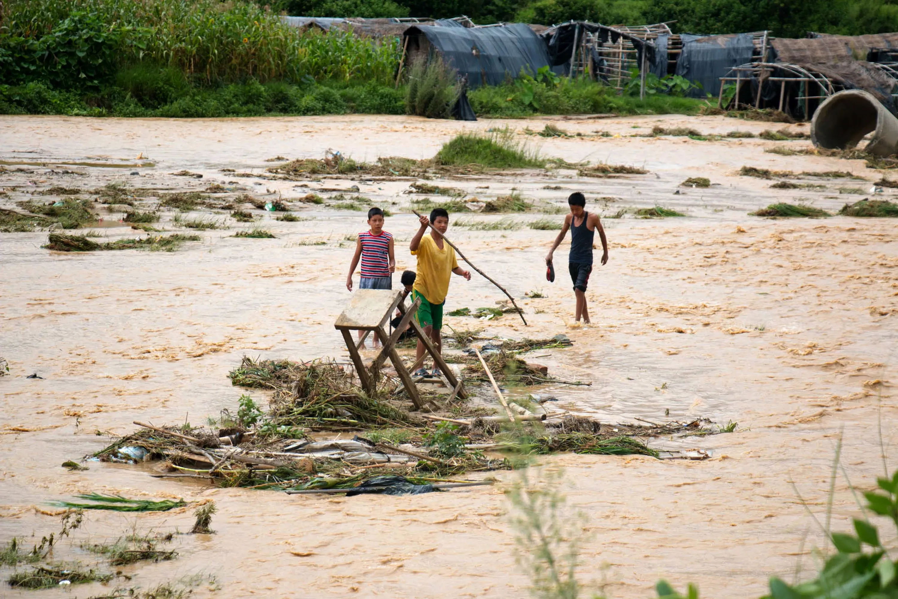 Why has a flood alert been issued across several districts in Nepal?