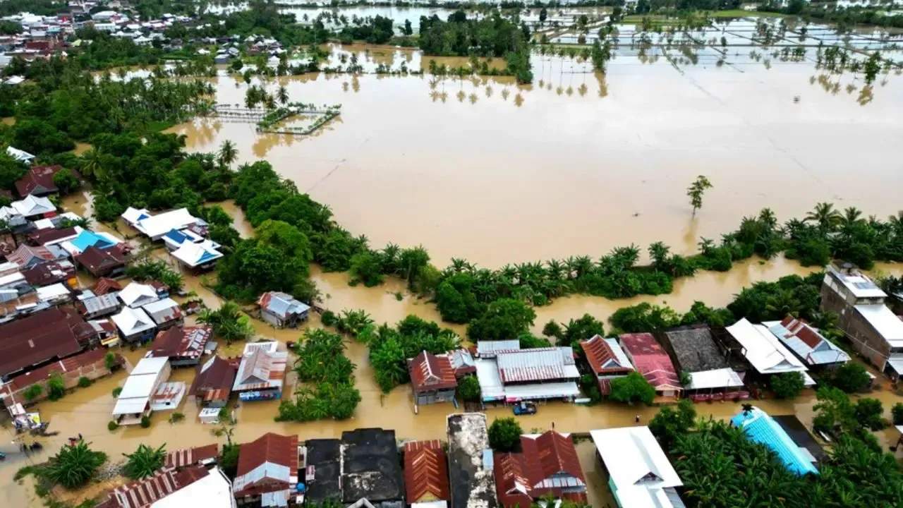 Indonesia Faces Floods and Landslides Before Year-End Festivities