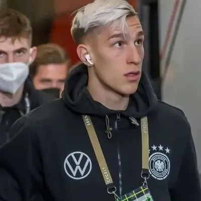 Tensions Escalate at Borussia Dortmund Following Schlotterbeck's Contract Update