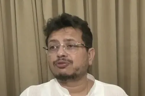 TMC में गुटबाजी: ECI ने दिया 'डेमोक्रेटिक तृणमूल कांग्रेस' नाम और लिफाफा चिह्न, ऋतब्रत ने कसा फुटबॉल पर तंज