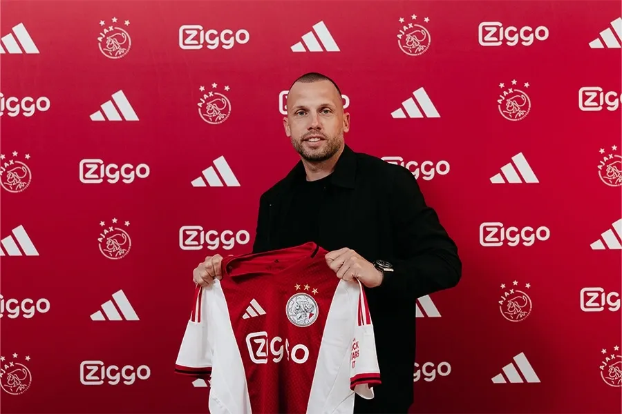 Is Heitinga the Right Choice for Ajax's Head Coach?