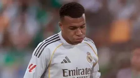 Mbappe sidelined with hamstring injury, risks missing El Clásico and season run-in