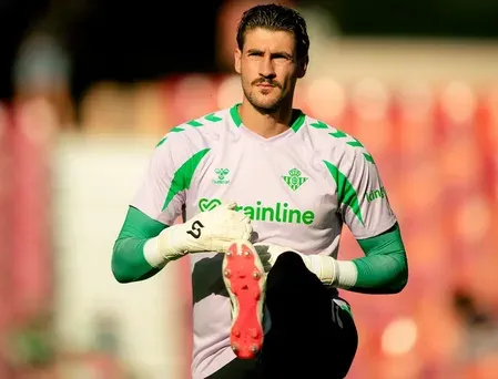 Real Betis goalkeeper Diego Conde out weeks after debut shoulder injury