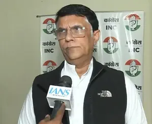 Pawan Khera Addresses Absence of Gandhis and Congress Leaders During Manmohan Singh's Ash Immersion for Family's Privacy