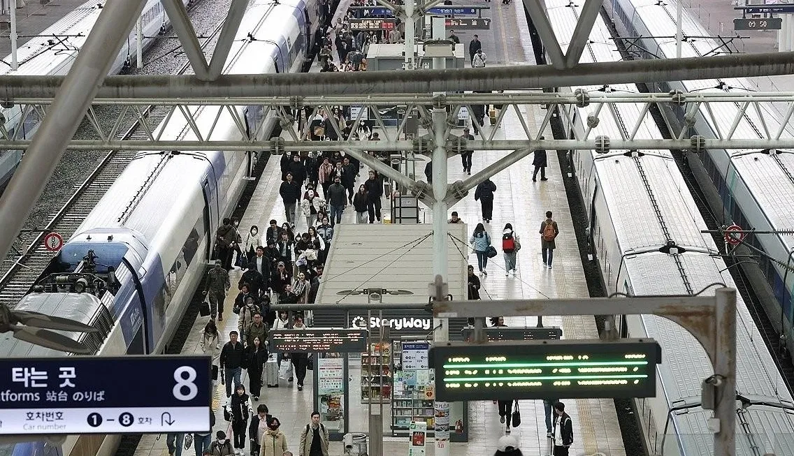 How Did Foreign Railway Traffic Nearly Double in South Korea in 2025?