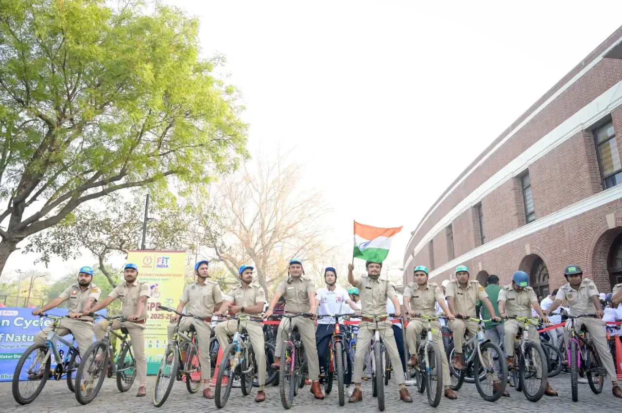 Forest Guards Champion ‘Guardians of Nature’ on Cycle for Fit India Sundays in Delhi