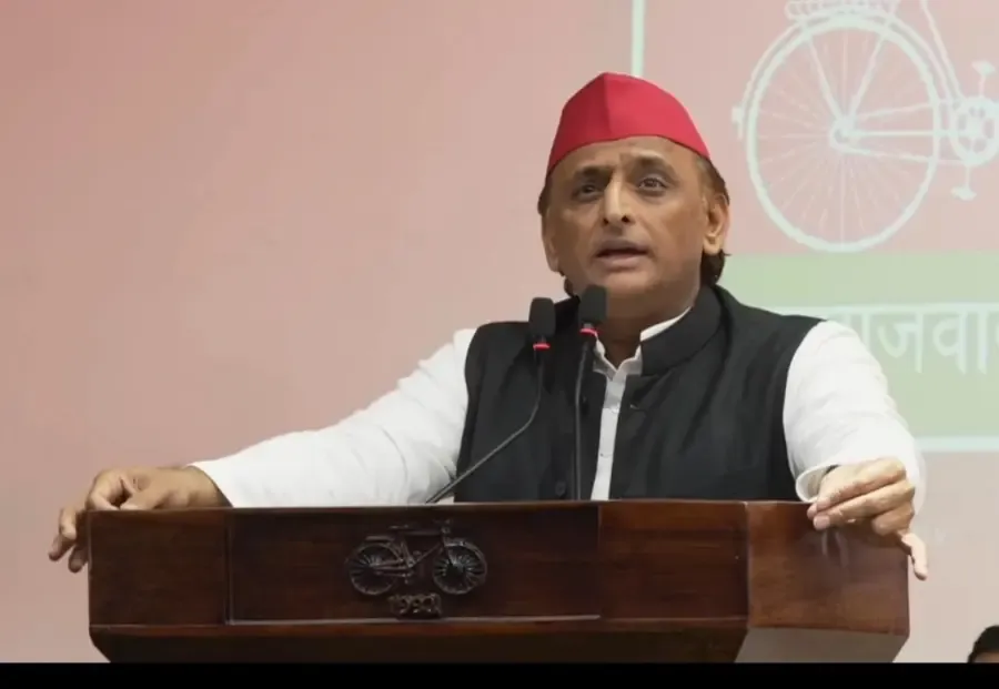 अखिलेश यादव का आरोप: फॉर्म-7 से 2022 में सपा समर्थकों के वोट काटे, चुनाव आयोग पर उठाए सवाल