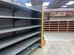 Zimbabwe's Formal Retailers Face Challenges as Consumers Shift to Informal Shops