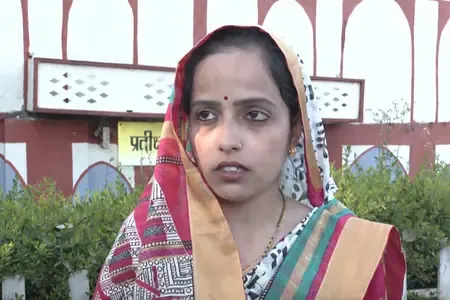 What Did Former HDFC Employee Ritu Tripathi Say About the Viral Kanpur Bank Incident?