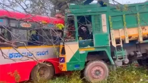 Tragic Truck-Bus Collision Claims Four Lives and Injures 30 in Tamil Nadu