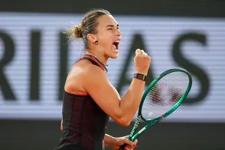 Sabalenka beats Osaka 7-5, 6-3 to reach 14th straight Grand Slam QF