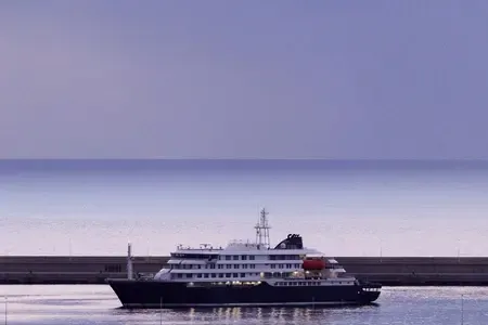French woman from Hantavirus-hit cruise ship tests positive
