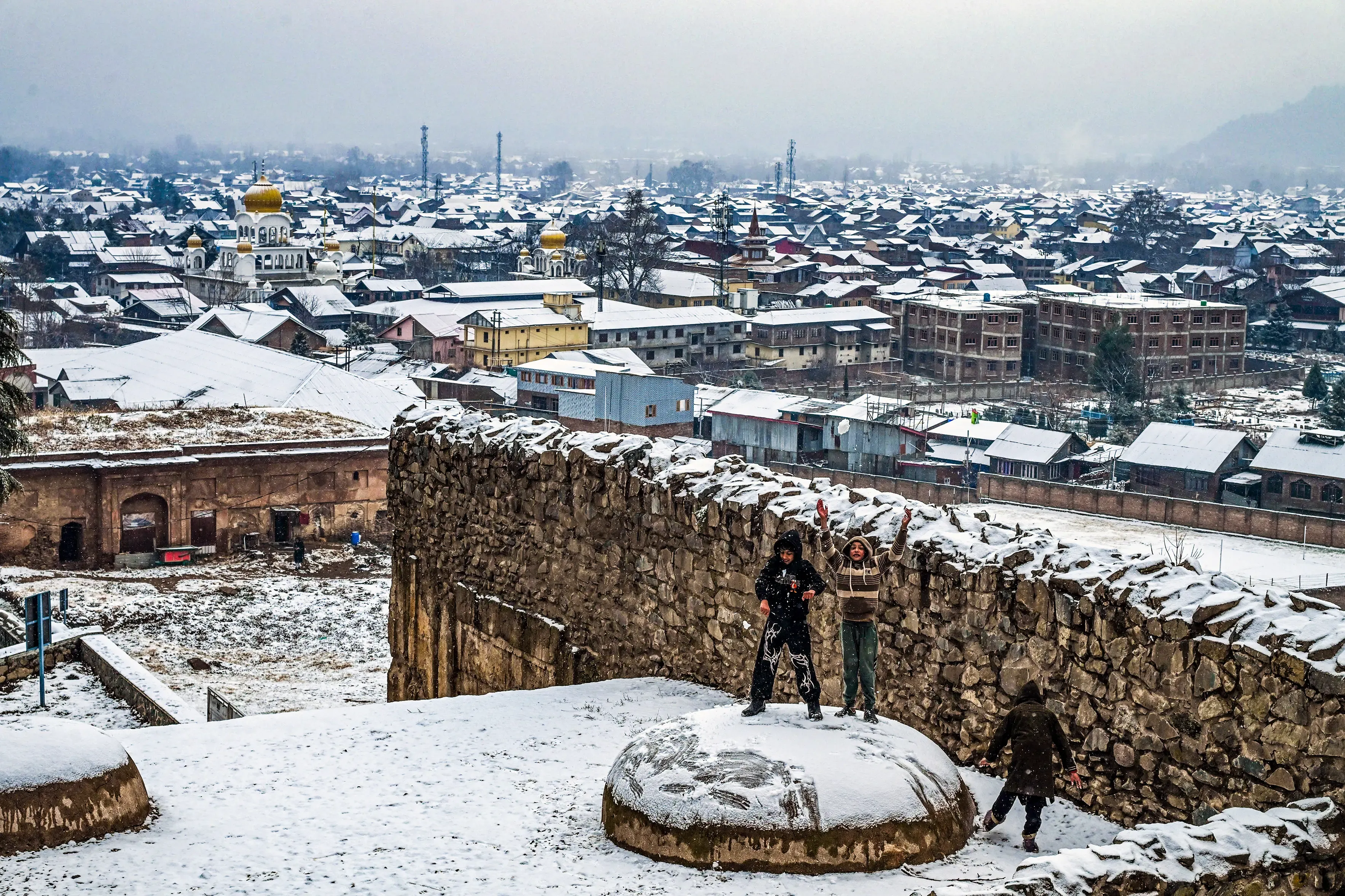 Has Fresh Snowfall Closed Highways and Disrupted Flights in Kashmir?