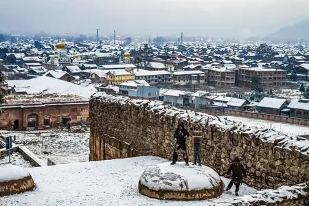 Has Fresh Snowfall Closed Highways and Disrupted Flights in Kashmir?