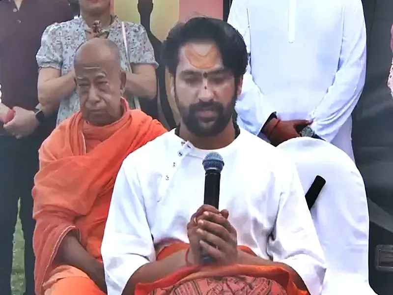 Dhirendra Shastri calls yoga a bridge for humanity from Sri Lanka on Yoga Day
