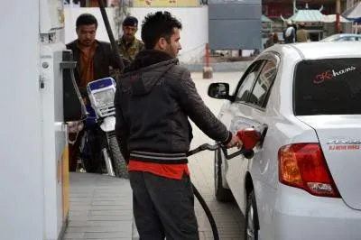Maharashtra fuel supply normal, OMCs urge public to avoid panic buying