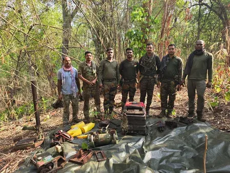 गढ़चिरौली में माओवादियों की गुप्त हथियार फैक्ट्री ध्वस्त, लेथ मशीन-जनरेटर समेत भारी सामग्री बरामद