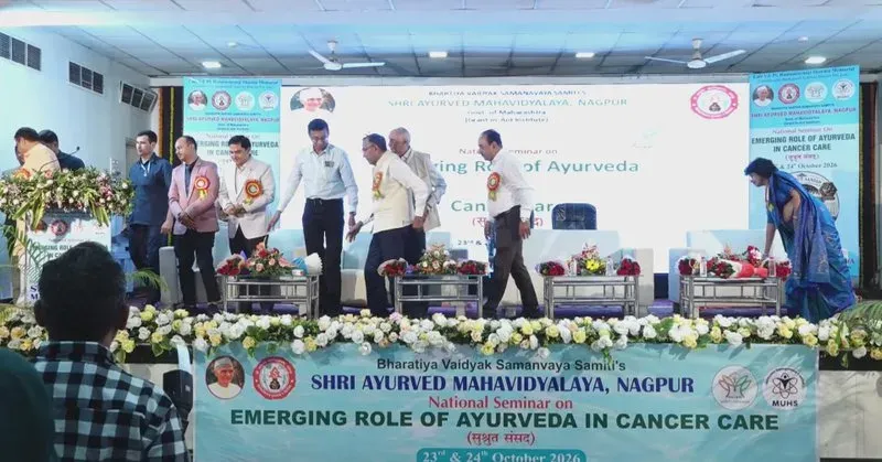 Gadkari addresses Ayurveda cancer care seminar in Nagpur