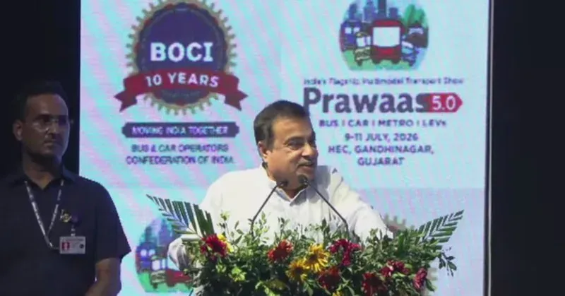 Gadkari Addresses Prawaas 5.0 and Bharat Prawaas Awards in Gandhinagar