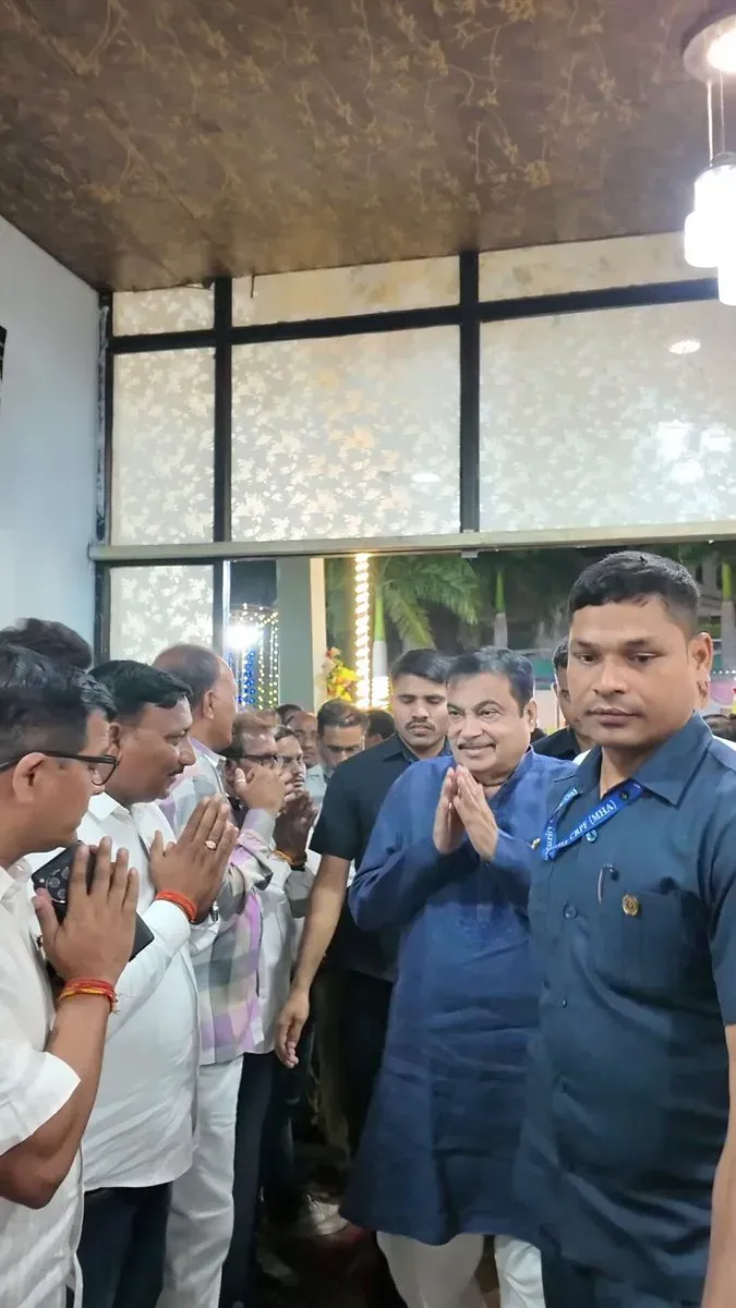 Gadkari attends 'Mitron Ke Beech' event in Nagpur