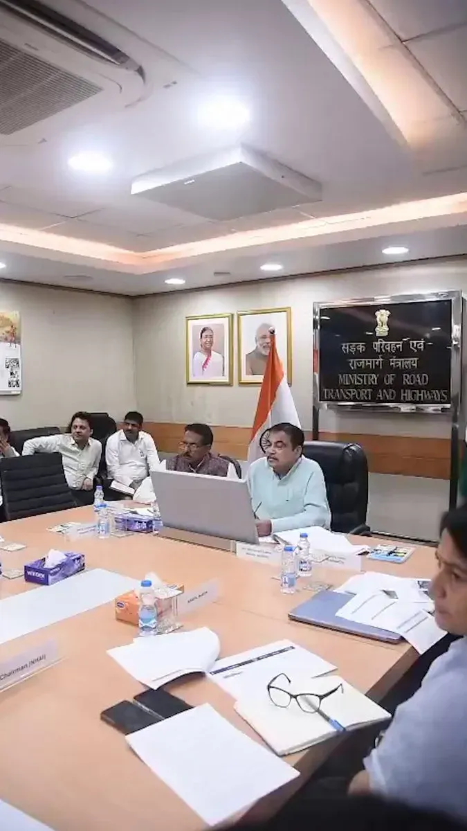 Gadkari Reviews 3,748 Km NH Projects in West Bengal