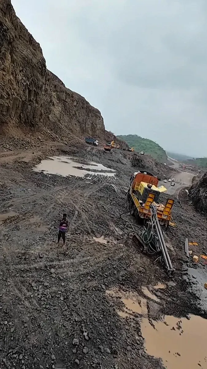 Gadkari Reviews Delhi-Mumbai Expressway Work at Dahod, Gujarat
