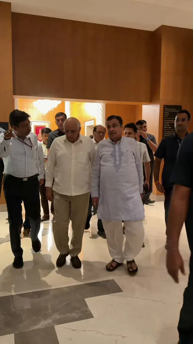 Gadkari Reviews Gujarat NH Projects With CM Bhupendra Patel