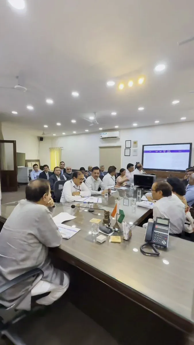 Gadkari Reviews NHLML Projects: MMLPs, Ropeways, Wayside Amenities