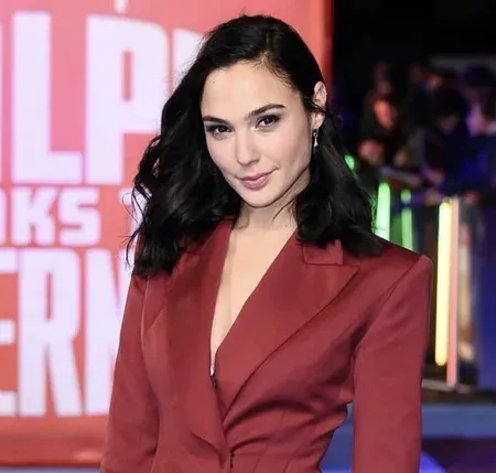 Gal Gadot reveals she never received Tom Cruise's famous Christmas cake
