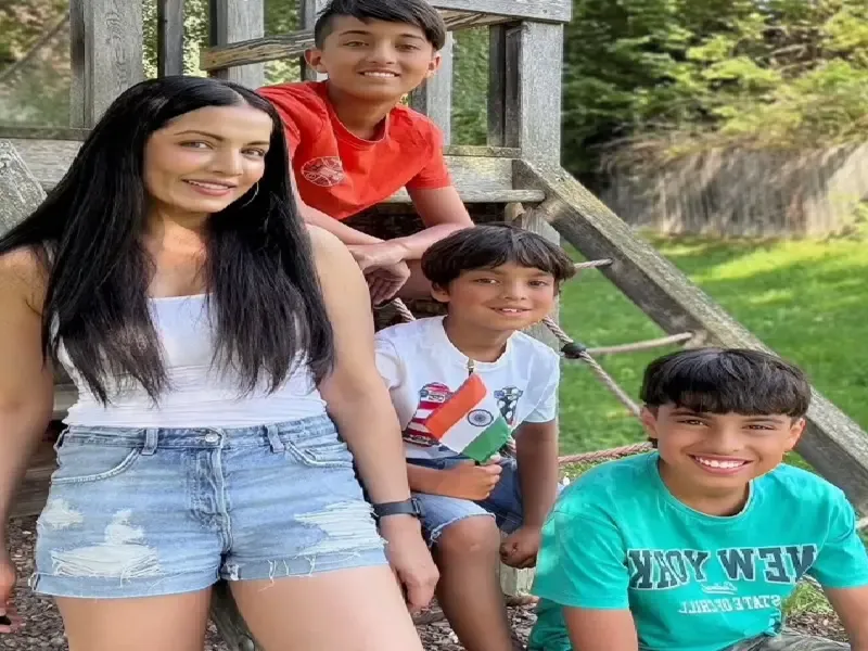 क्या गणतंत्र दिवस पर बच्चों को याद कर भावुक हुईं सेलिना जेटली?