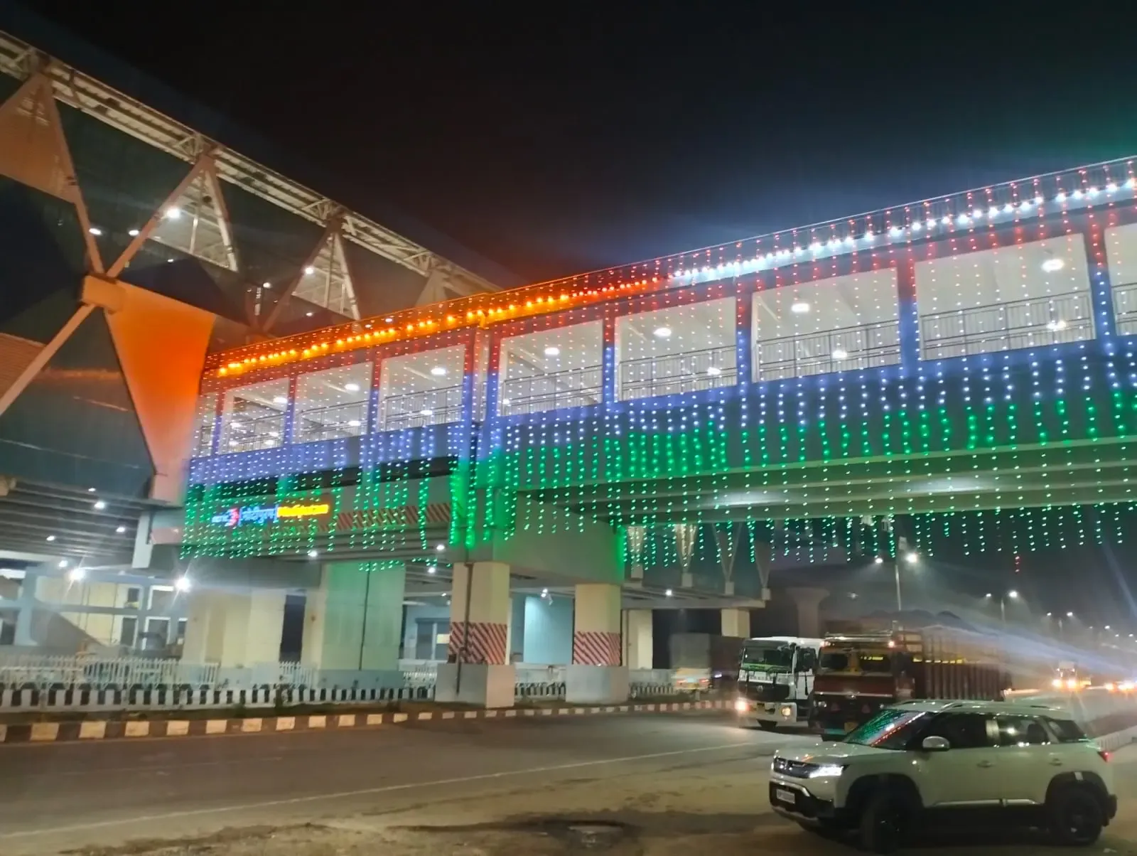 क्या गणतंत्र दिवस पर नमो भारत स्टेशन ने तिरंगे की रोशनी में रौनक बिखेरी?