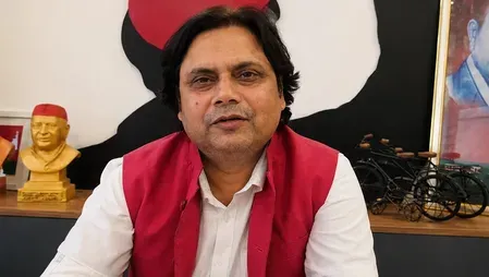 गांधी पर RSS की टिप्पणी: सपा का पलटवार — 'आज़ादी में योगदान शून्य, सवाल उठाने का हक़ नहीं'