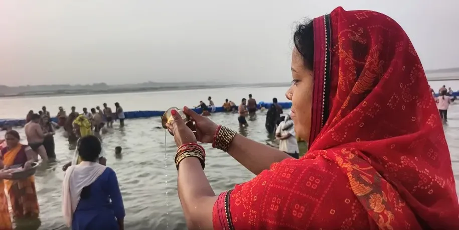 गंगा दशहरा 2026: प्रयागराज त्रिवेणी संगम और हरिद्वार में लाखों श्रद्धालुओं ने लगाई आस्था की डुबकी