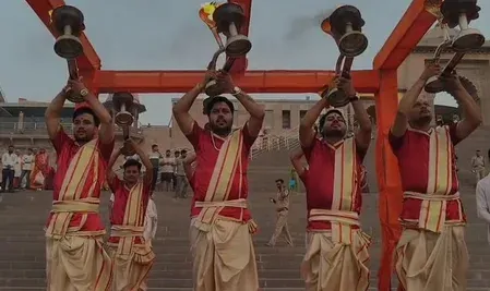 गंगा दशहरा के पावन अवसर पर काशी विश्वनाथ धाम में विशेष गंगा आरती और अभिषेक