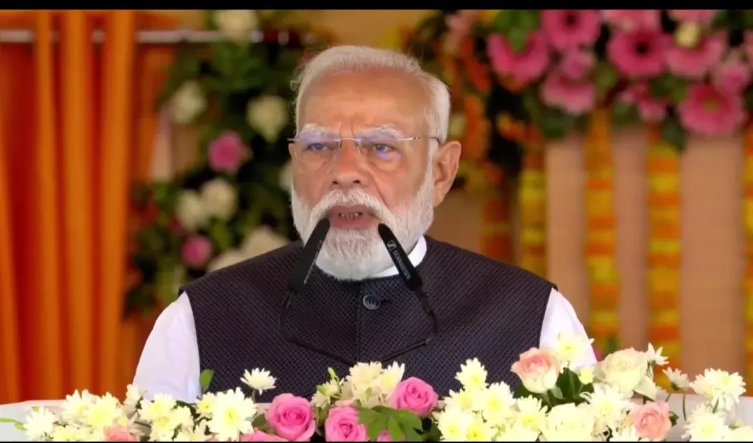 गंगा एक्सप्रेसवे उद्घाटन पर PM मोदी का हमला: 'सपा परिवारवाद-जातिवाद से ऊपर नहीं उठ सकती'