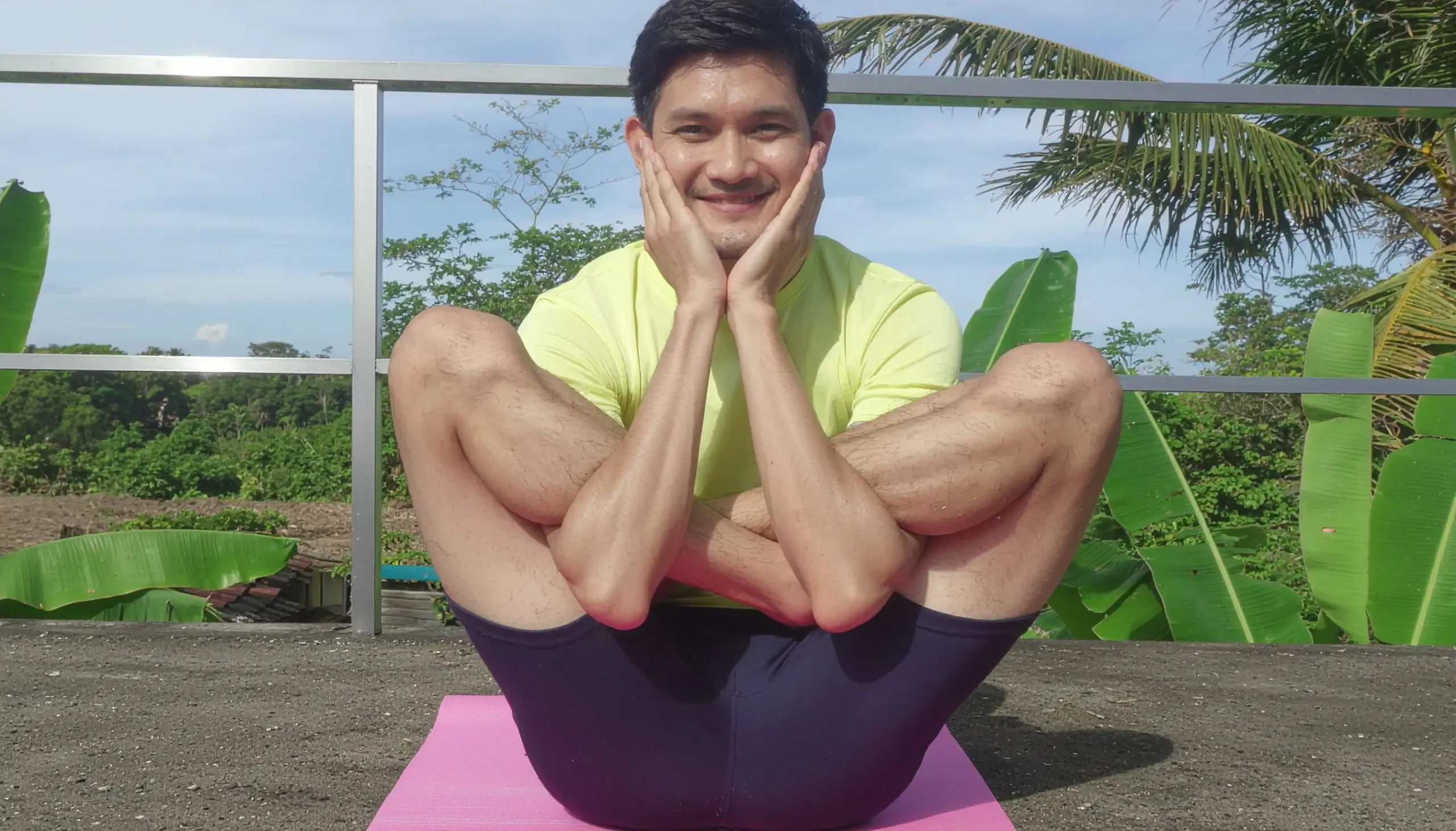 क्या 'गर्भासन' से कलाई, कंधे और रीढ़ की हड्डी को मजबूत किया जा सकता है?