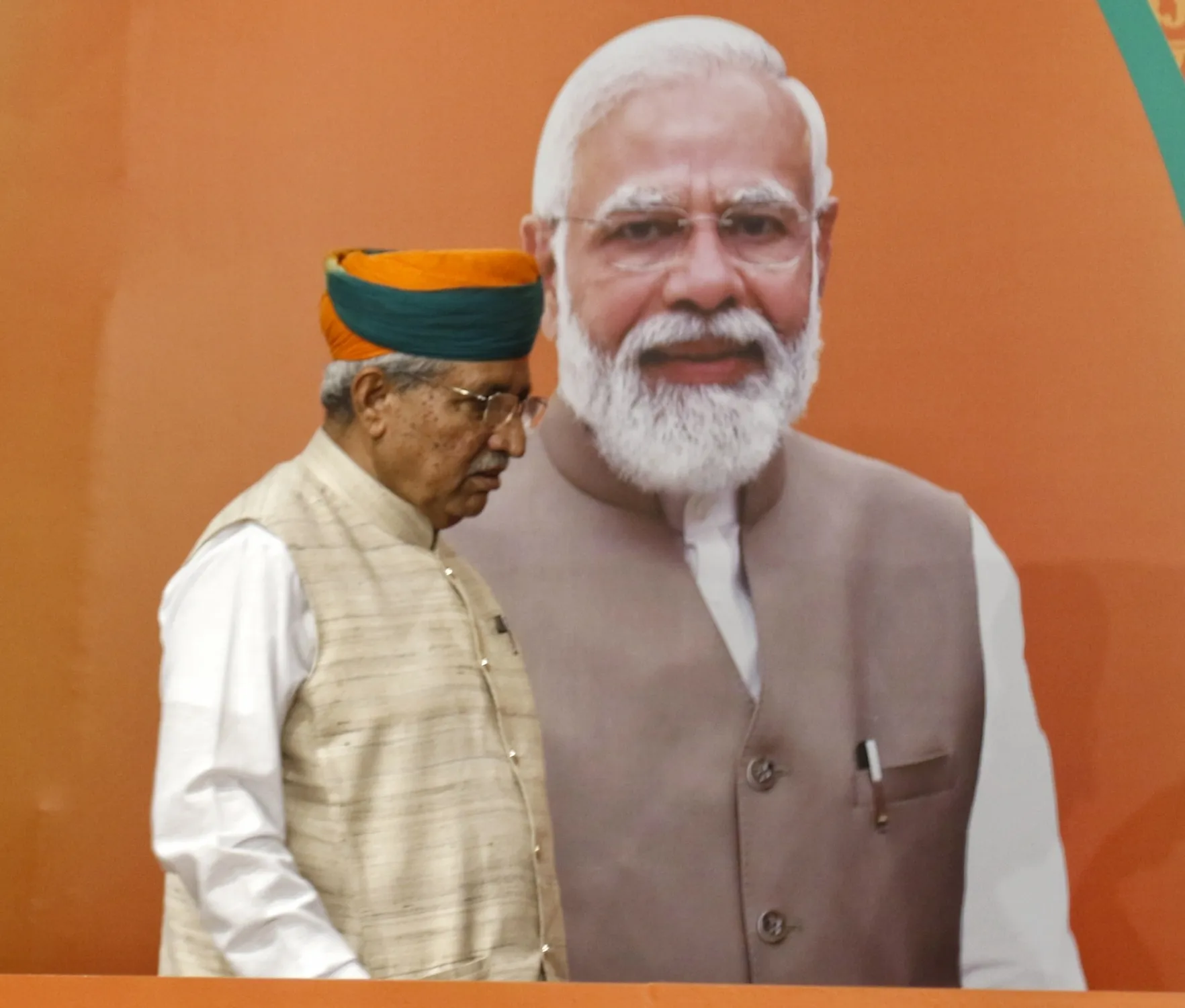 क्या गरिमा का सम्मान करते हुए सांसद के पीछे खड़े रहे पीएम मोदी? अर्जुन राम मेघवाल ने सुनाई पूरी कहानी