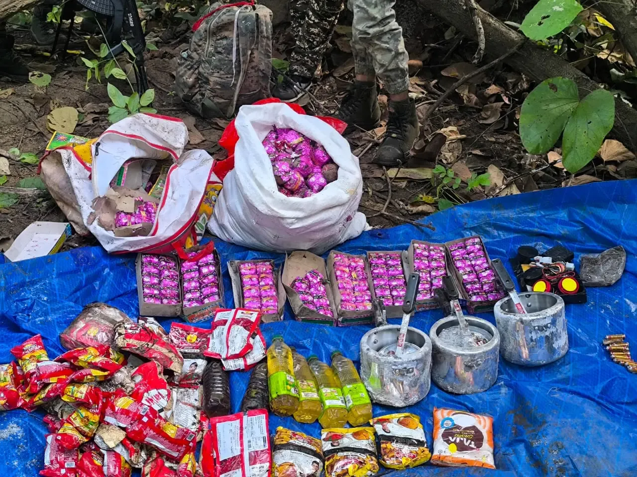 क्या गरियाबंद जंगलों में नक्सल डंप बरामद हुआ ? आईईडी सामग्री, कुकर और राशन जब्त, माओवादियों की साजिश नाकाम