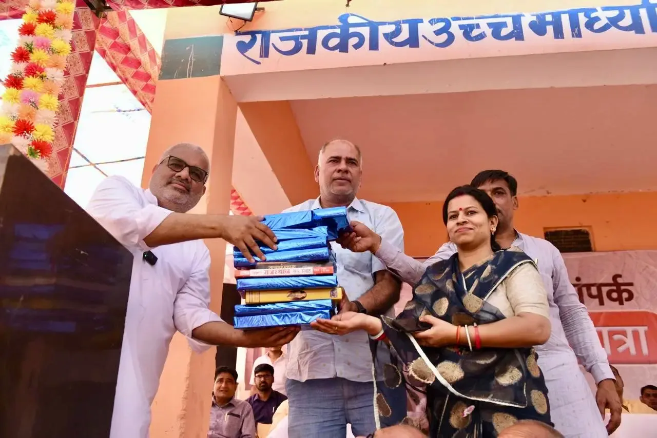 ‘Books are Eternal, Garlands are Temporary’: Union Minister's Advice to Youth