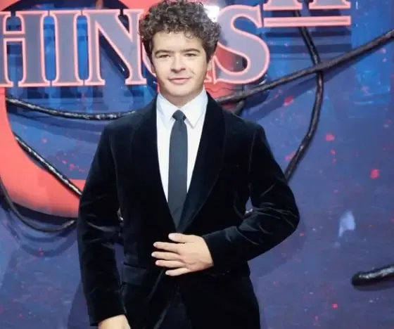Which 'Stranger Things' Co-Stars Does Gaten Matarazzo Text Frequently?