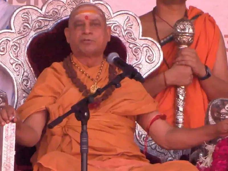 गाय को राष्ट्रमाता का दर्जा देने की आवश्यकता, जगतगुरु शंकराचार्य ने वैदिक गुरुकुल उद्घाटन में कहा