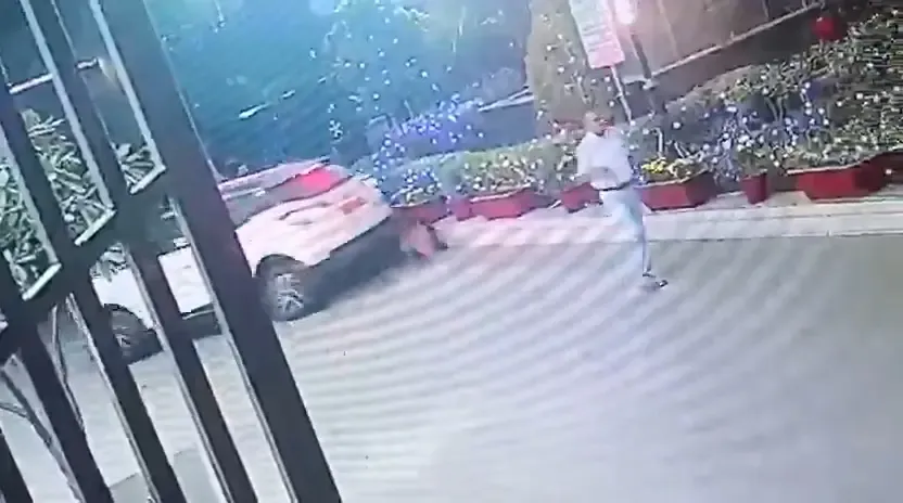 क्या ग्रेटर नोएडा में रैश ड्राइविंग से महिला पर चढ़ने का मामला गंभीर है?