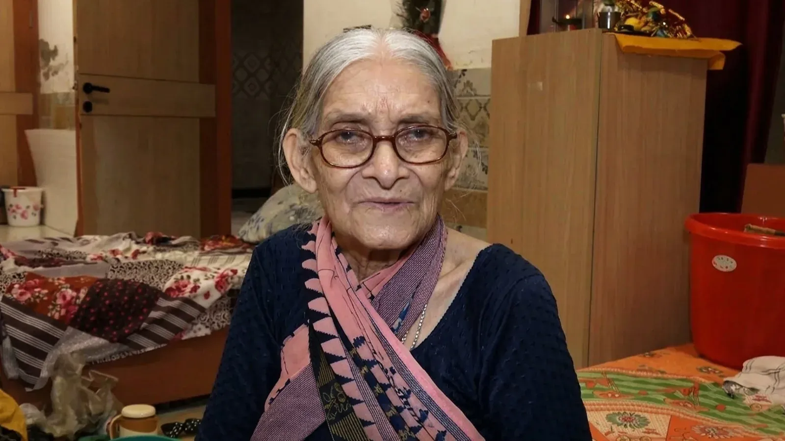 मथुरा के गौरी गोपाल आश्रम में जन्माष्टमी: बुजुर्ग महिलाओं ने सुनाई अपनों की यादें और कृष्ण भक्ति की कहानी