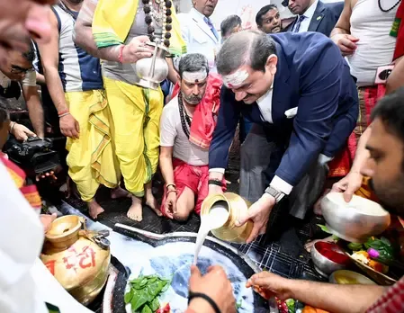 गौतम अदाणी ने बाबा बैद्यनाथ धाम में किया जलाभिषेक, देश की सुख-समृद्धि की कामना