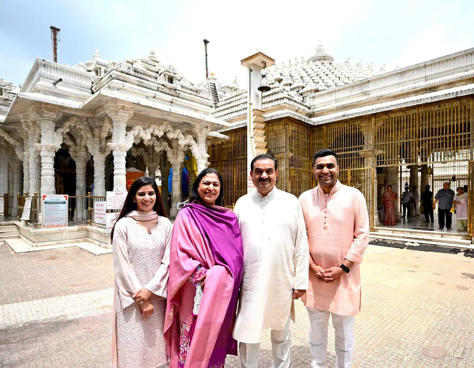 गौतम अदाणी ने परिवार संग महुडी जैन मंदिर में टेका माथा, पर्यूषण से पहले की आस्था की यात्रा