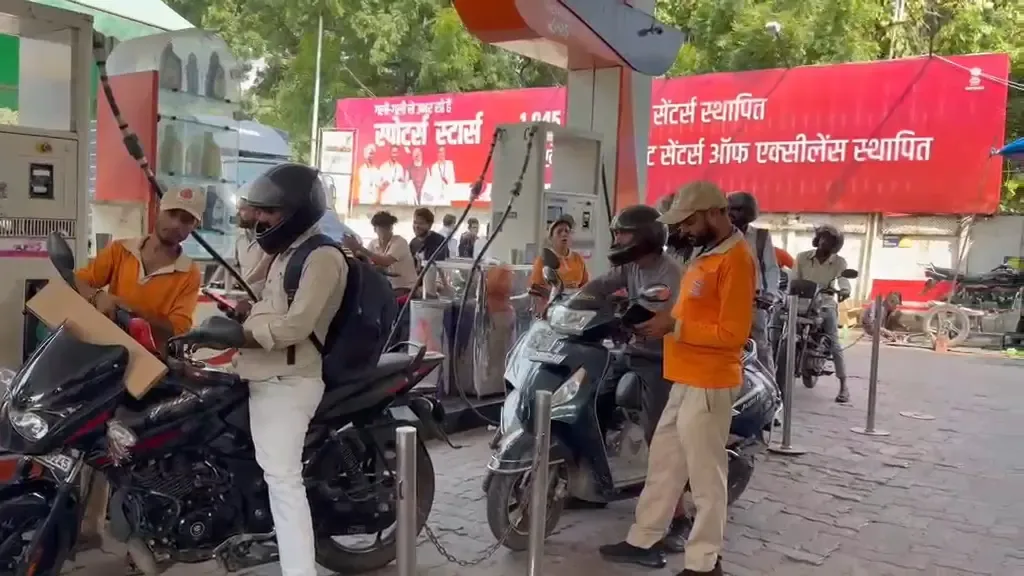गौतमबुद्ध नगर में 'नो पीयूसी, नो पेट्रोल' लागू: बिना प्रदूषण प्रमाणपत्र के अब नहीं मिलेगा ईंधन